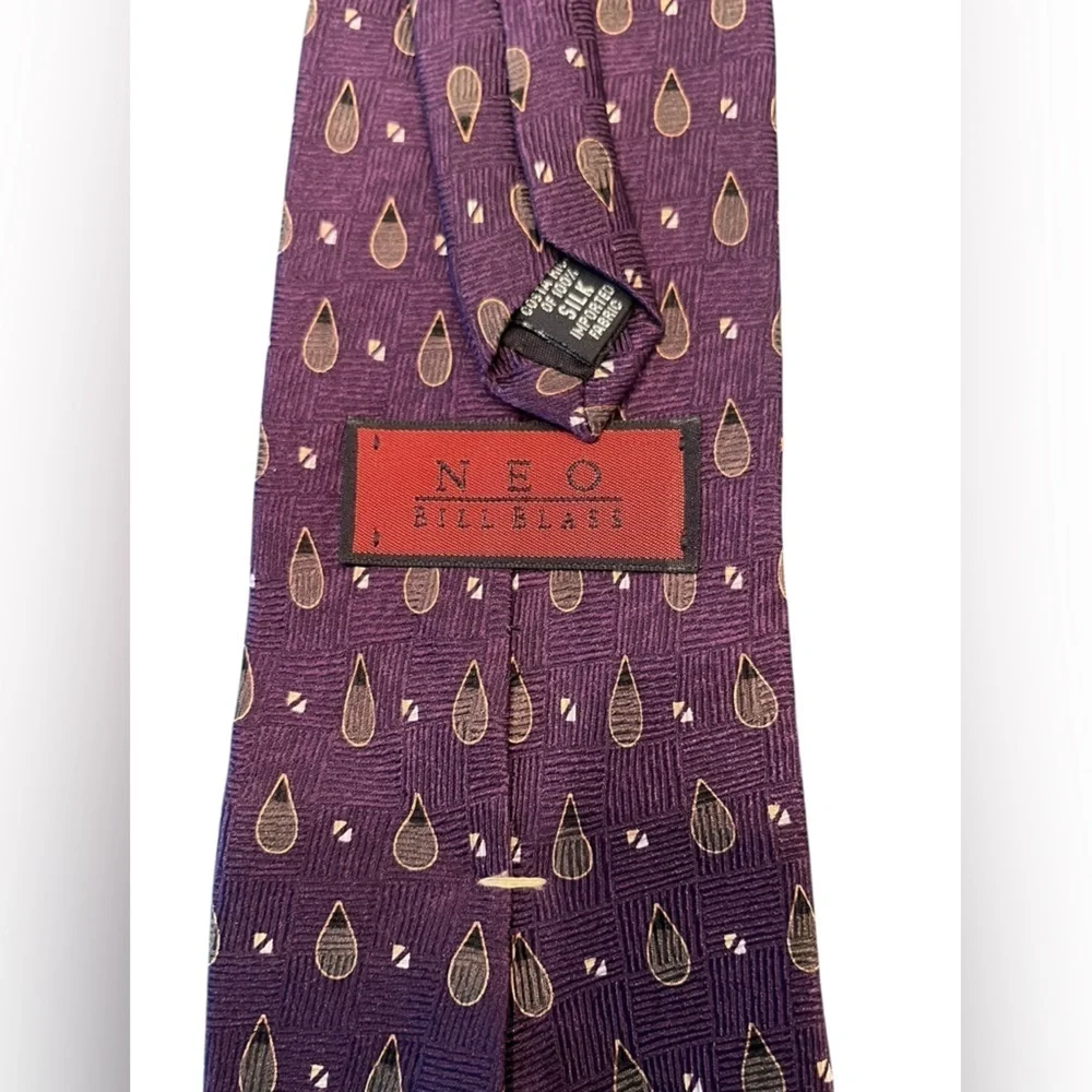 💜Purple BILL BLASS Vintage Patterned Men's Tie. Pure Silk. Made in Costa Rica